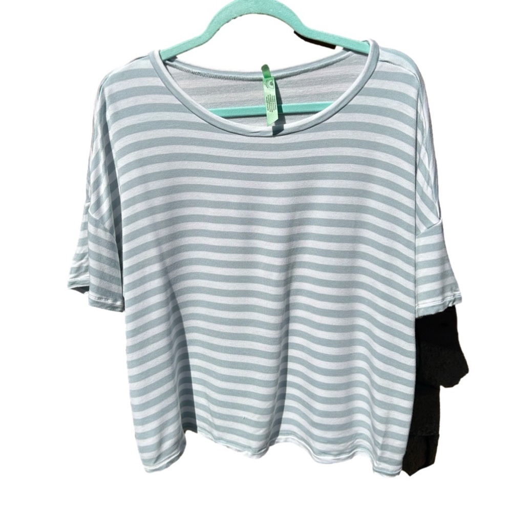 Sz L-honeydew brand super soft striped tee